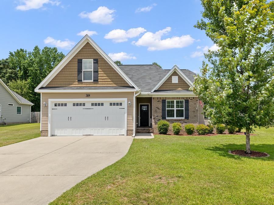 319 Fairfax Drive in Sanford, sold by Jennifer Cain